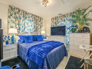 A bedroom with a bed, a television, a dresser, a nightstand, and a plant. - Cozy private room with private bathroom in a home where the owners live (Bridgeport)
