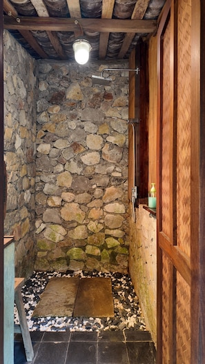 Bathroom - Nha co Chung Pua - Auberge de Meo Vac (Meo Vac)