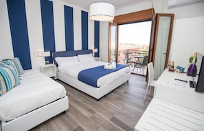 A hotel room with a bed, a desk, and a balcony with a view. - Sea Room Sorrento (Sorrento)