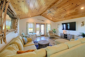 Interior - Bayfront Family Home w/ Patio in Port Aransas (Port Aransas)