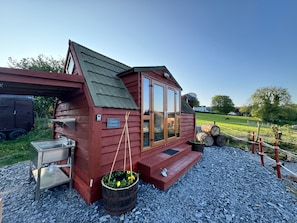 A rustic cabin with a metal sink and a sign reading 'Guide's Getaway'. - Cabin Sleeps 4 With Large Garden and BBQ (Grange-over-Sands)