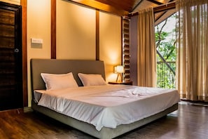 Room - Song Of The Trees Kutitkanam by LexStays (Panchalimedu)