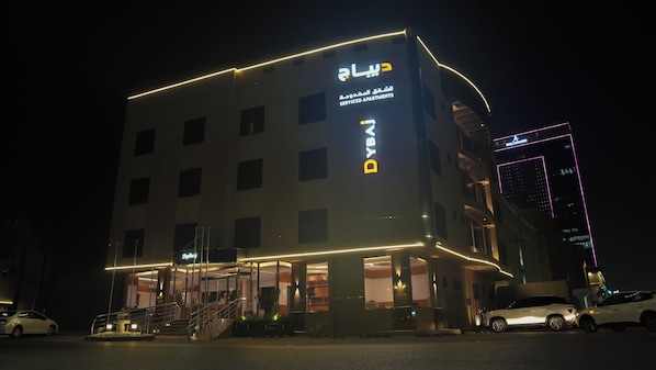 المنشأة من الخارج