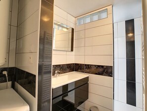 Bathroom - New Listing (Hauteville-sur-Mer)