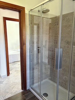 A glass-enclosed shower with a showerhead and a handheld showerhead. - New Listing (Portoferraio)