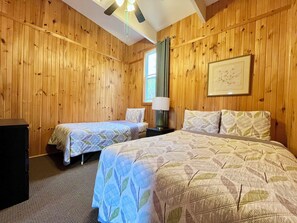 Room - Cozy Chalet #5/ Heated Pool/ Close To Beach/ On Site Activities! (Brackley Beach)