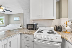 Private kitchen - Tropic Terrace Suite 55 (Treasure Island)