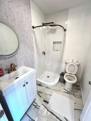 Bathroom - Cozy, updated 2-bedroom apartment in SONO- Pet friendly! (Norwalk)