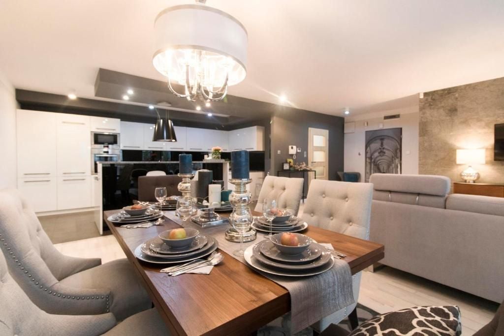 客室内のダイニングエリア