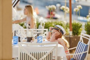 Outdoor dining - The Quince, Porto Montenegro (Tivat)