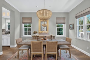 Dining - An immaculate high end, designer inspired, sunny, SE Sonoma seasonal retreat (Sonoma)