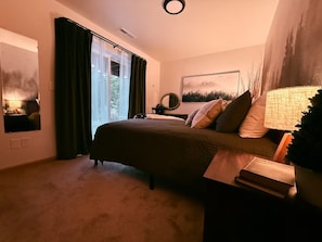 Room - Gorge Landing Spot: Private Couples’ Suite, Mountain Views & Firepits (Stevenson)