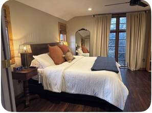 Room - Remodeled 1885 Gallatin River Cabin Close to Big Sky and Bozeman (Bozeman)