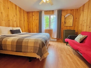 Room - Cozy Chalet #13/ Heated Pool/ Close To Beach/ On Site Activities! (Brackley Beach)
