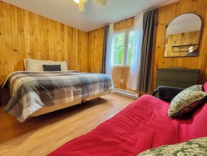 Room - Cozy Chalet #13/ Heated Pool/ Close To Beach/ On Site Activities! (Brackley Beach)
