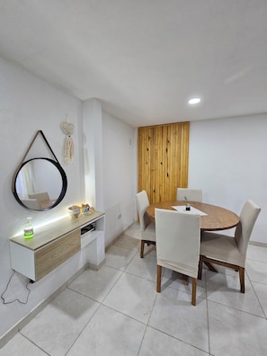 Dining - New Listing (Posadas)