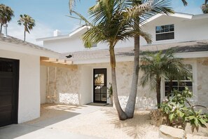 Exterior - South Oceanside Dream Home! Walk to beaches + 101 (Oceanside)
