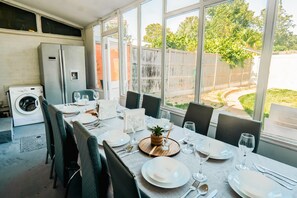 Dining - Wembley 4-Bed Home | Near Stadium | Garden & Parking | Families & Contractors (Wembley)