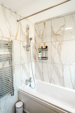 Bathroom - Wembley 4-Bed Home | Near Stadium | Garden & Parking | Families & Contractors (Wembley)