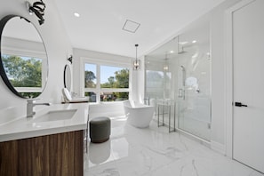 Bathroom - 4 Bedroom House Walking Distance to DT Brooklin in Whitby, ON! (Whitby)