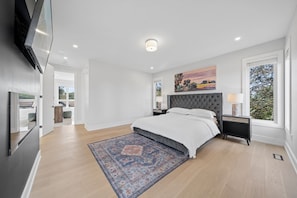 Room - 4 Bedroom House Walking Distance to DT Brooklin in Whitby, ON! (Whitby)