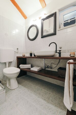 Bathroom - Charming stonehouse Ramiro (Podašpilje)