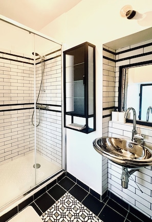 Bathroom - New Listing (Lorgues)