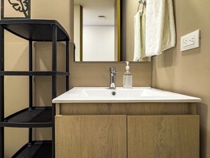 Bathroom - Wonderful 2BR Apt in Usaquen (Bogotá)