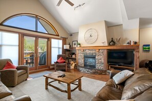 Living area - This is a test property. Do not book this! (Pattison)