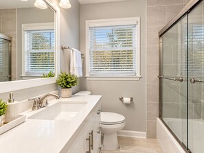 Bathroom - Elegant  2-bedroom basement in beautiful Atlanta neighborhood! (Atlanta)