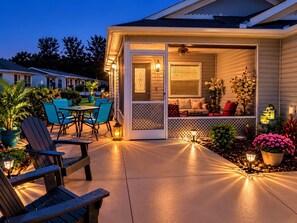 Outdoor dining - Paradise in Spanish Springs 2/2/1.5 garage w/ 4-seat gas golf cart. Pet friendly (Lady Lake)