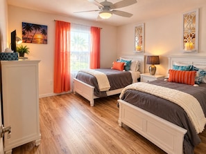 Room - Paradise in Spanish Springs 2/2/1.5 garage w/ 4-seat gas golf cart. Pet friendly (Lady Lake)