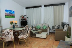 Living area - Fantastic 2-bedroom apartment with AC in beautiful Grand Baie (Grand Baie)