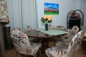 Dining - Fantastic 2-bedroom apartment with AC in beautiful Grand Baie (Grand Baie)