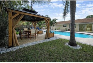 Outdoor dining - New Listing (Kissimmee)