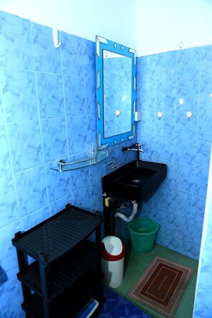 Bathroom - 2-bedroom apartment in soothing Grand Baie with AC comfort (Grand Baie)