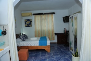 Room - Cozy 1-bedroom studio in delightful Grand Baie with AC (Grand Baie)
