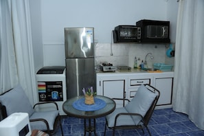 Private kitchen - Cozy 1-bedroom studio in delightful Grand Baie with AC (Grand Baie)