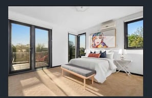 Room - Unfurnished spacious 5 bedroom house for short term rent (Balwyn North)