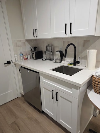 Beautiful 2-bedroom apartment with AC in charming Seattle