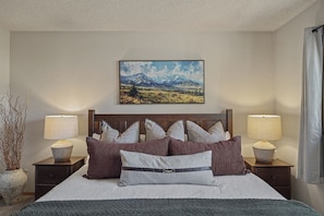Room - Private Hot Tub, Incredible Mountain Views, 10-min to Ski Resort (Big Sky)