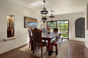 Dining - Luxury Villa- Resort-Style Pool/Spa, Steam Room, 12 min. to wine tasting & beach (Atascadero)