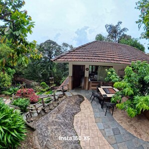 Tempat makan luar
