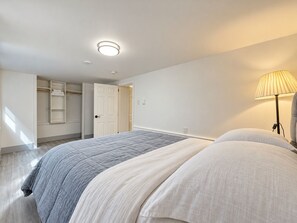 Room - Private 4BR, 2BA Basement Suite near UBC | West Point Grey (Vancouver)