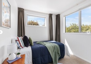 Room - The Leisure Zone at sunny Pāpāmoa Beach. 2 mins from beach, child friendly. (Tauranga)