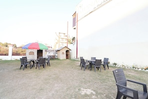 Outdoor dining - Hotel O Mahalaxmi Palace (Dehradun)
