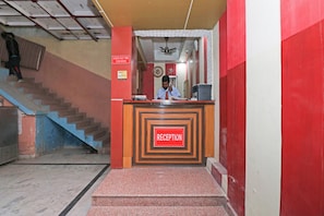 Lobby - Hotel O Mahalaxmi Palace (Dehradun)
