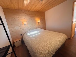 Room - New Listing (Crots)