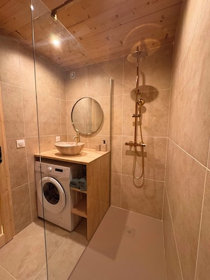 Bathroom - New Listing (Crots)