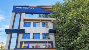 A multi-story hotel named Hotel Galaxy Inn with a modern architectural design, featuring a prominent blue and orange color scheme. - HOTEL O GALAXY INN (Daltonganj)